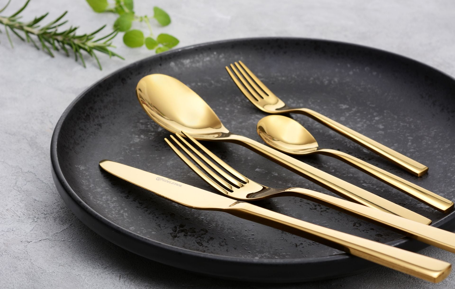 Goldenes Besteck - Set Golden Elegance