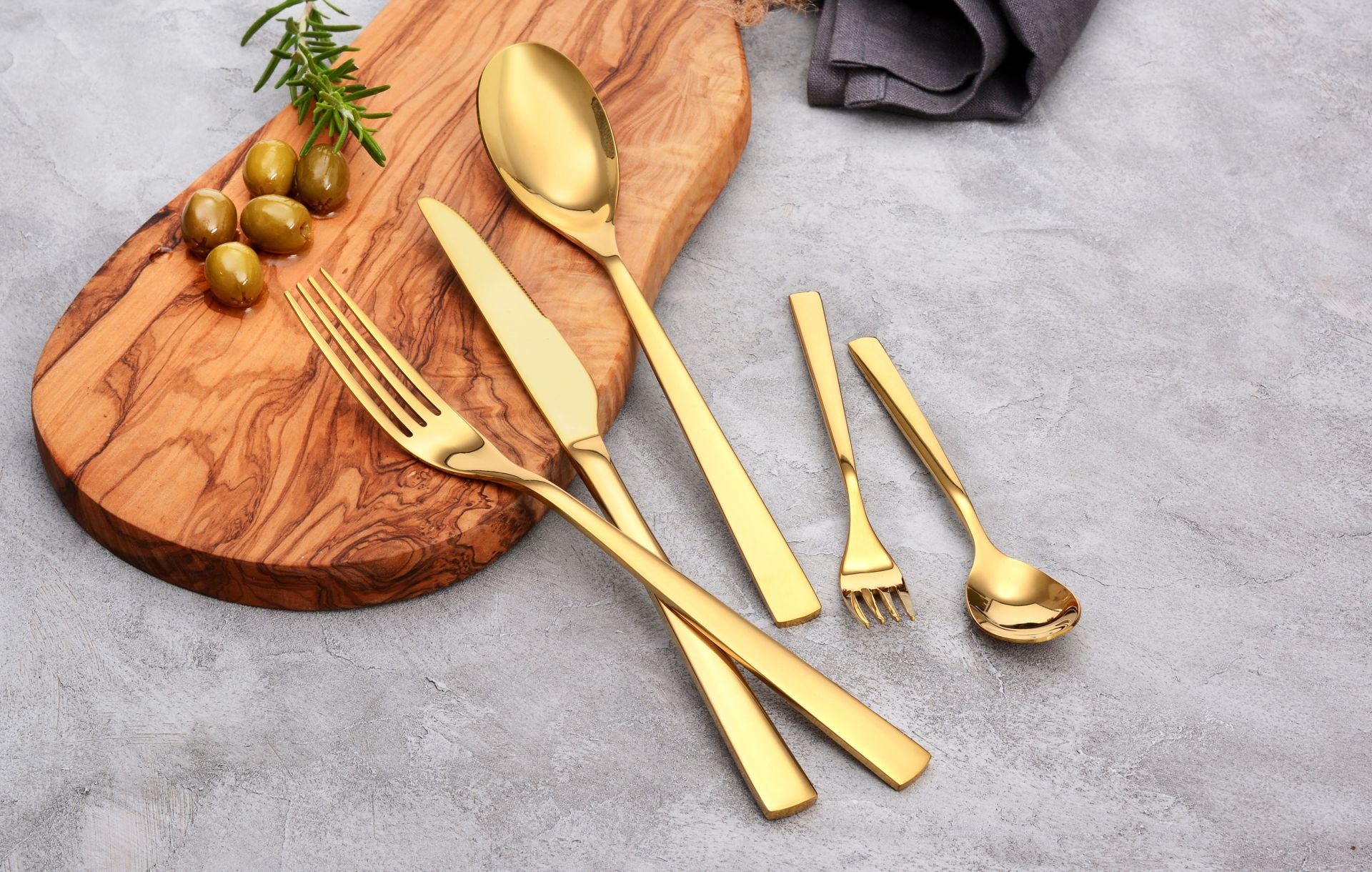 Goldenes Besteck - Set Golden Elegance